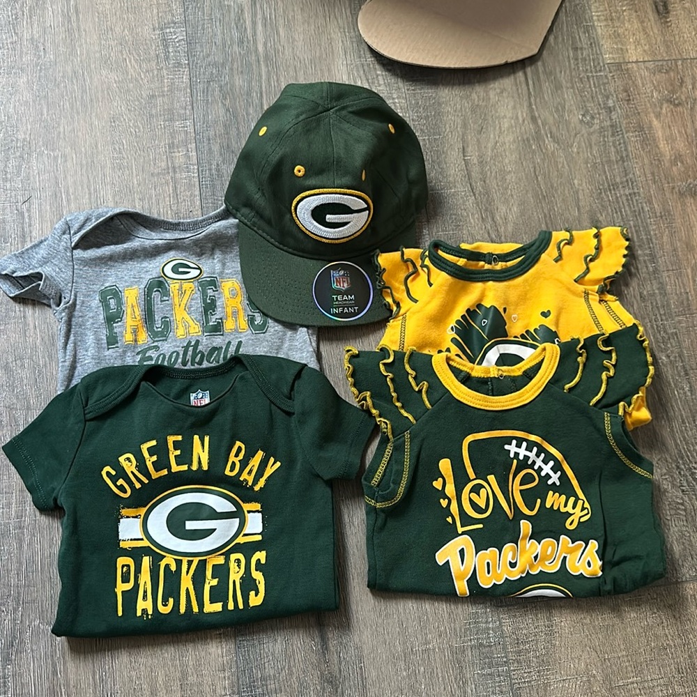 Packers onesies and hat